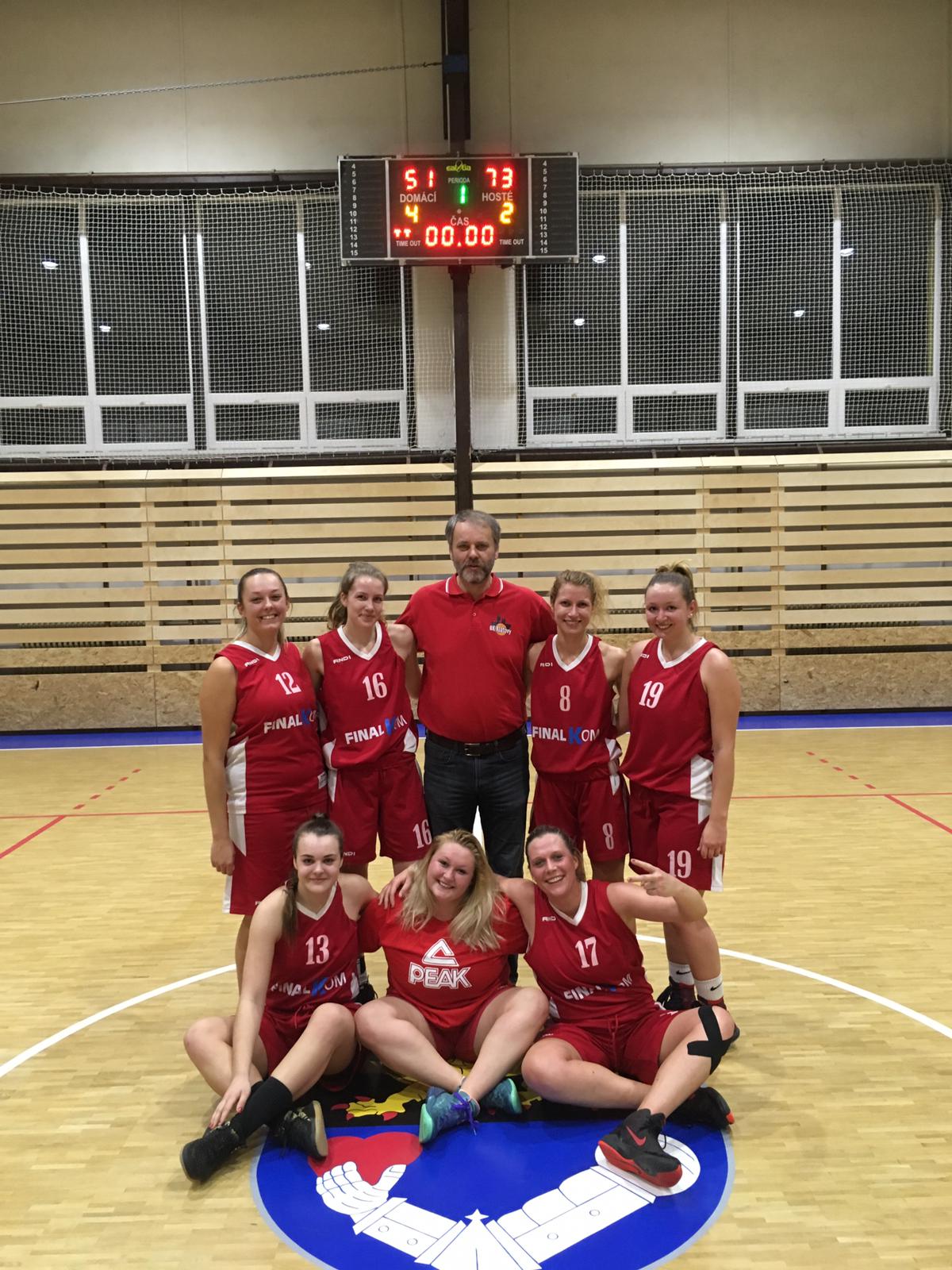 Družstvo žen po vítězném utkání OP - Toužim 15.2.2019