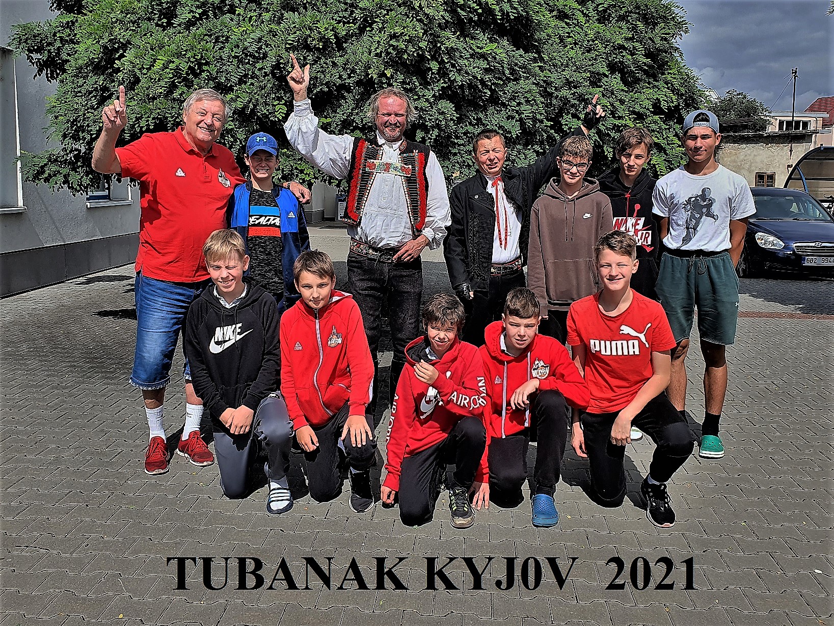 Mise kluků U14 do Kyjova, centra Slovácka. Dva kyjovské ogary - motorkáře jsme potkali na cestě z oběda.