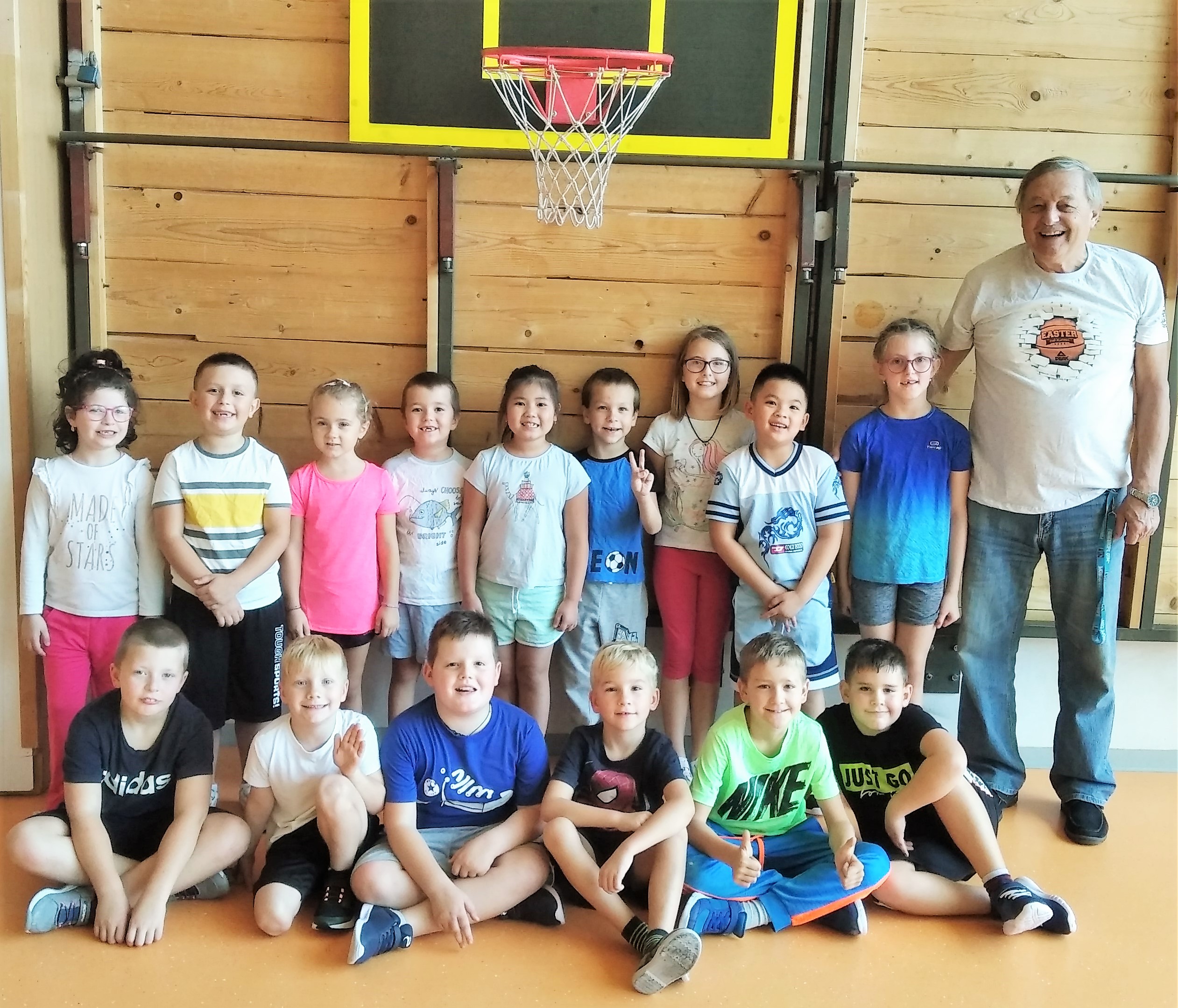 Kdo z těchto začátečníků ze ZŠ Plánická  bude za 10 let basketbalovou hvězdou?