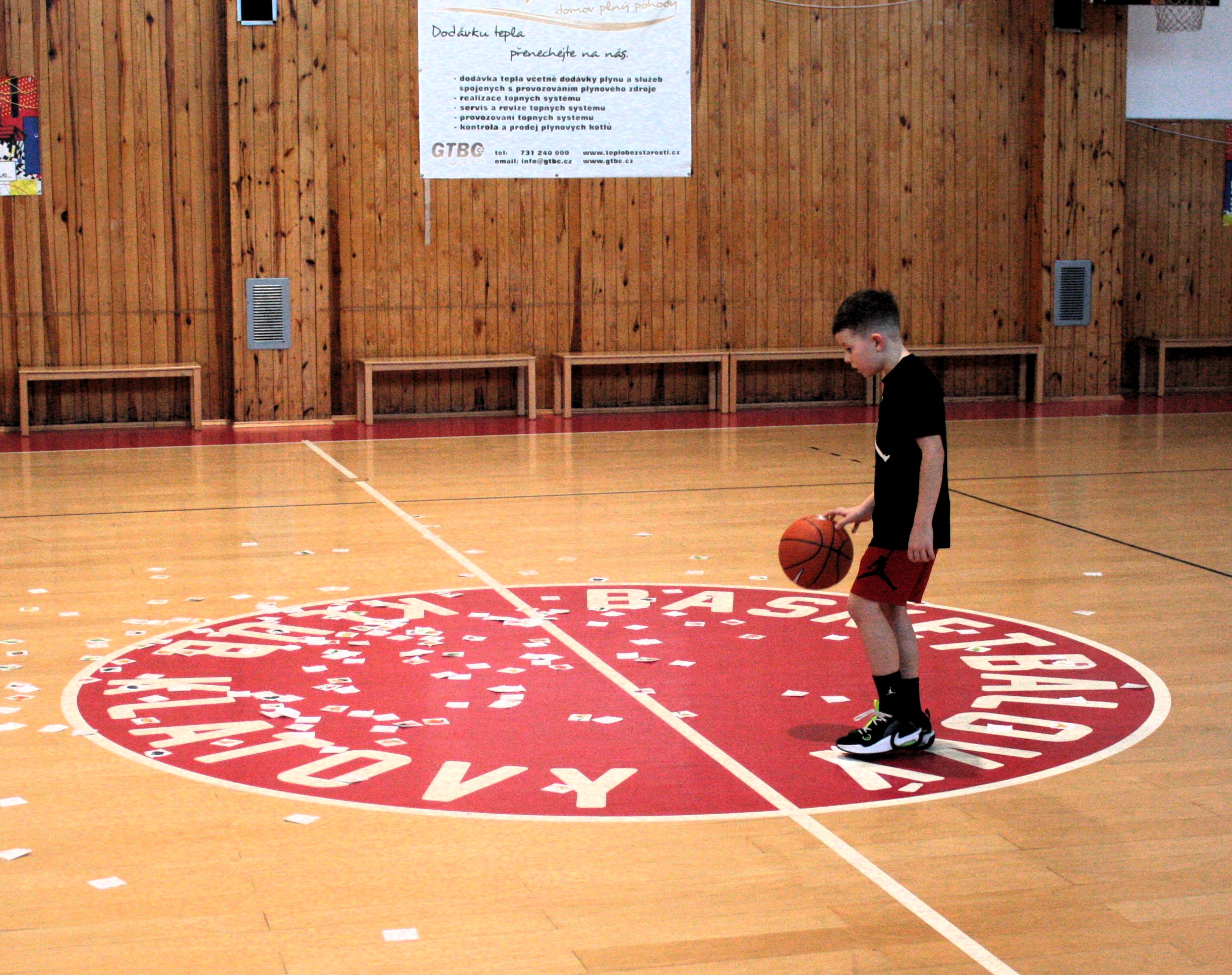 Míša hledá kartičku s ovocem. Zeleninu sbírají jiní.