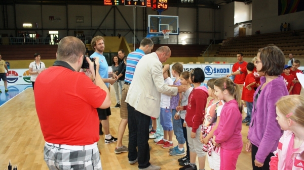 Předávání medailí a pohárů za umístění v krajských soutěžích 2013/2014