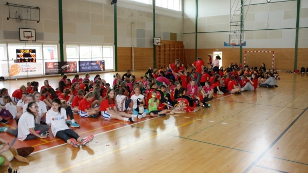 Předání cen a slavnostní ukončení NF U12 dívek v městské hale
