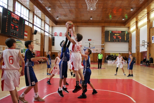 O souboje při útočném doskoku nebyla v utkáních kluků U13 s Plzní nouze