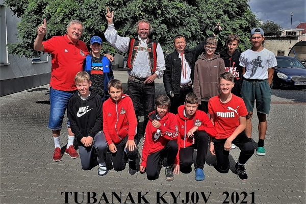Mise kluků U14 do  Kyjova, centra Slovácka. Dva kyjovské ogary - motorkáře jsme potkali na cestě z oběda. 