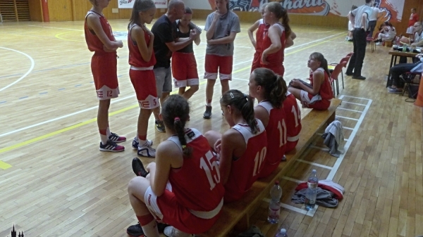 Starší žačky U15 - zápasy v Chomutově a ve Varech